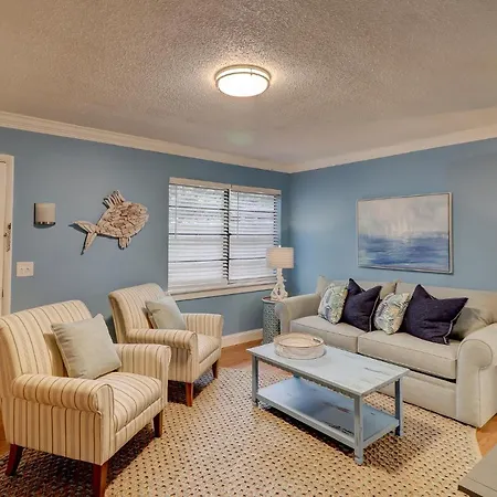 #61 Beautiful Condo Ideal Location 2Bdr/2 Parkings